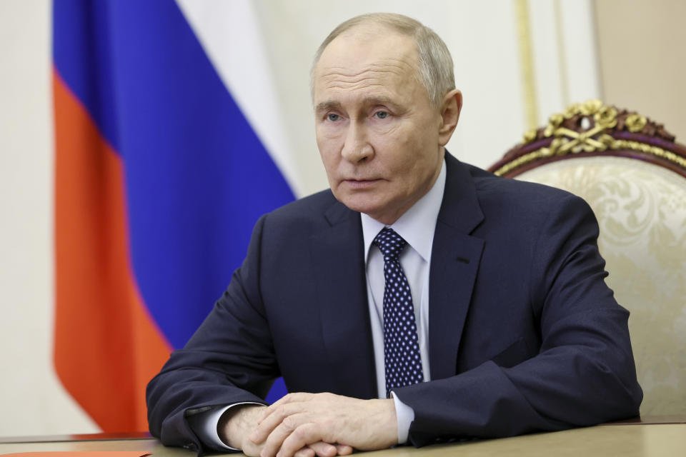 PUTIN APOLOGIZES TO AZERBAIJAN OVER PLANE CRASH