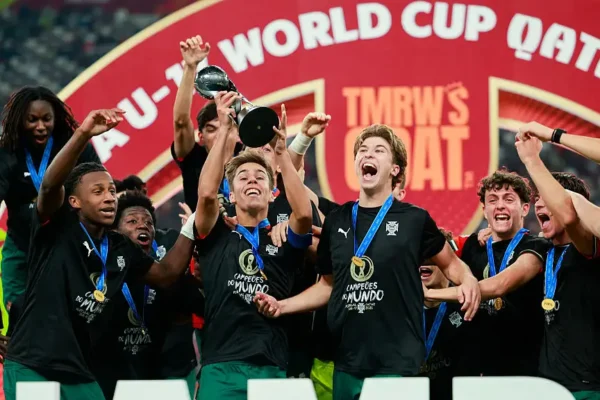 Portugal U17 team with 2025 FIFA U17 World Cup Trophy