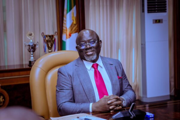 GOVERNOR OF DELTA STATE RECEIVES LEADERSHIP AWARD