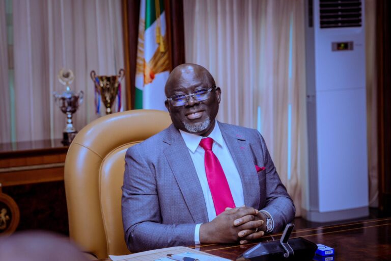 GOVERNOR OF DELTA STATE RECEIVES LEADERSHIP AWARD